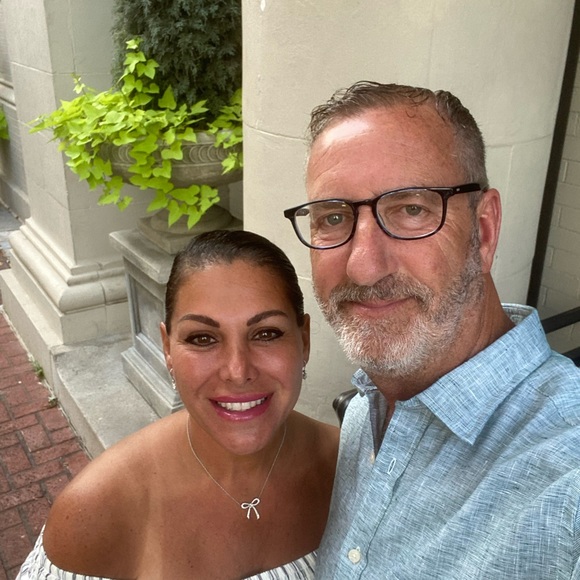 Meet your Posher, Danielle - Picture 2 of 2